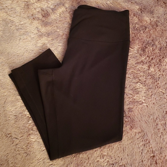 Yogalicious Pants - Yogalicious black capri athletic leggings.